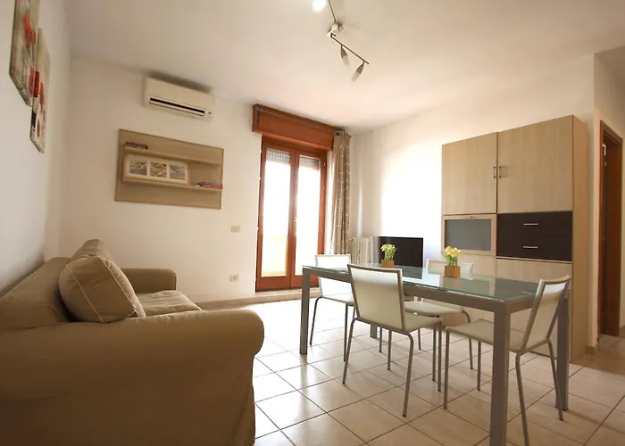 Manuela House Rom